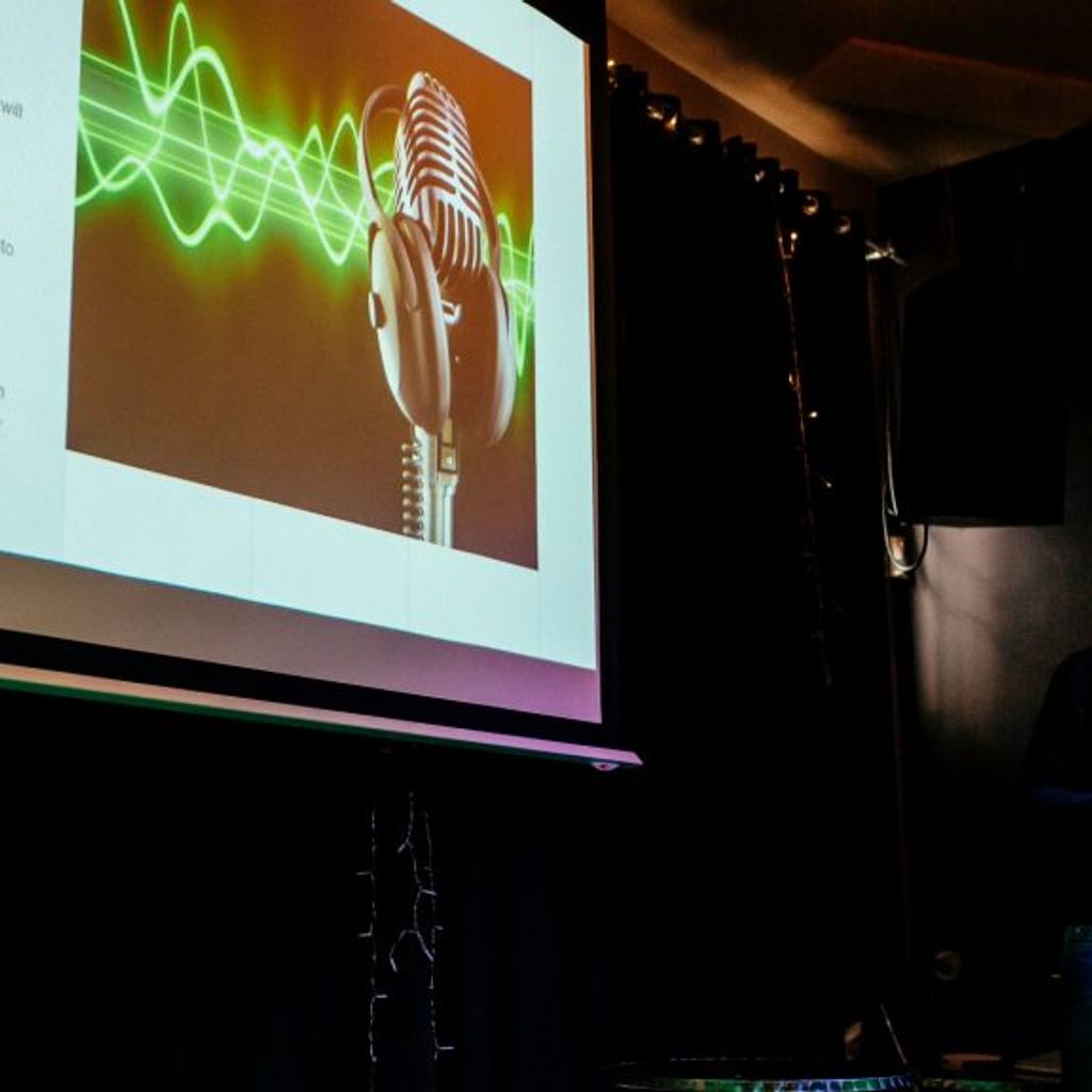 Man giving presentation and looking at projector screen